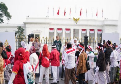 Kapolri Hadiri Giat Kirab Merah Putih di Istana Negara